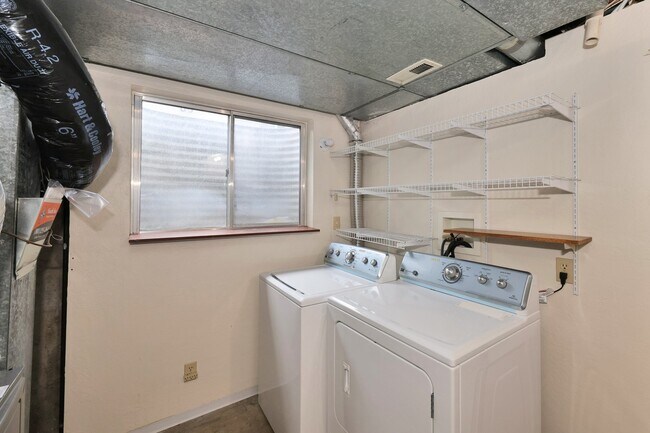 Building Photo - 4498 W Skye Dr