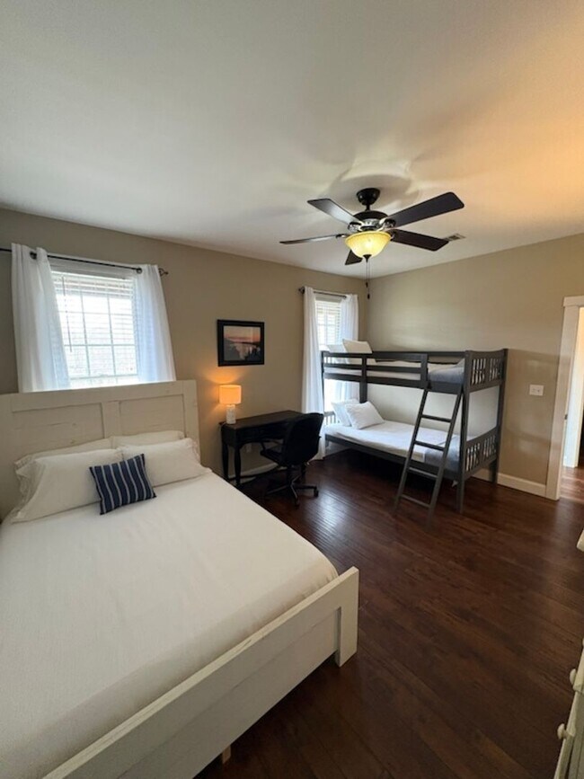 Building Photo - 1150 Sanctuary Shrs Wy