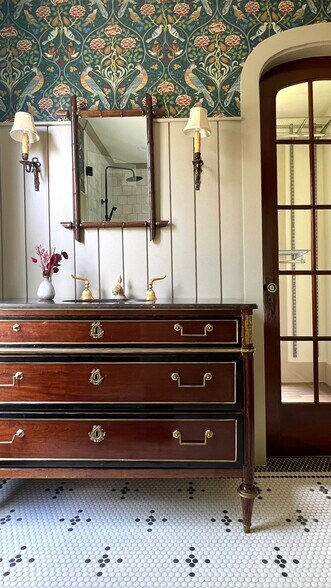 Building Photo - 307 S Clark St