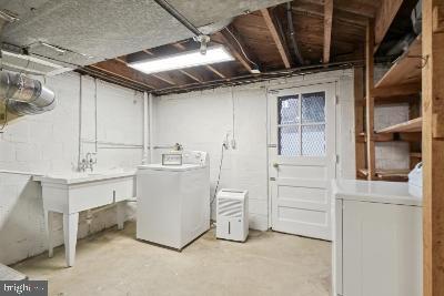 Building Photo - 2129 N Troy St
