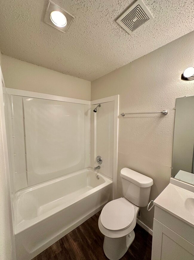 Building Photo - 1509 Elkhart Ave