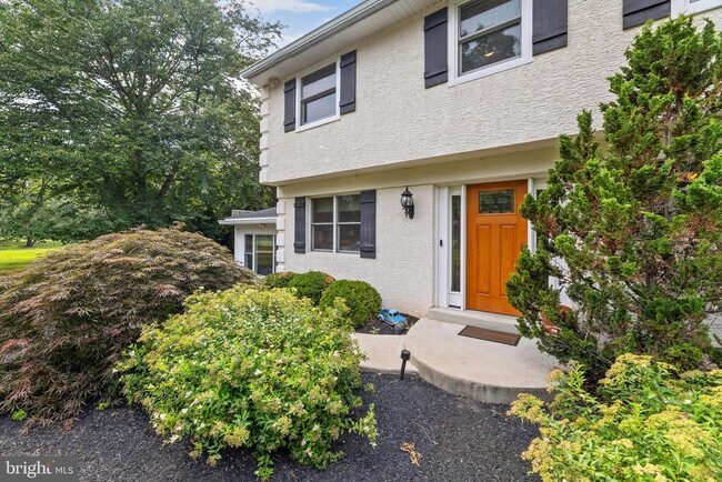 Building Photo - 1621 Clearview Ave