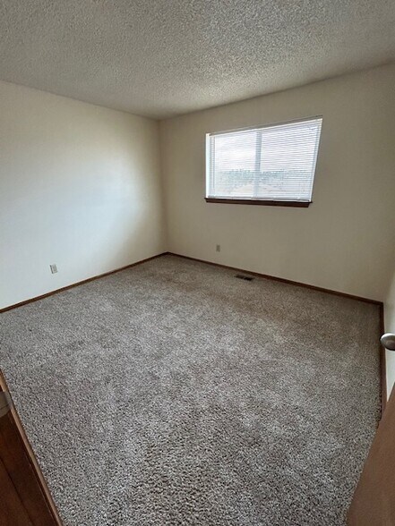 Building Photo - 403 Forest Edge Ln