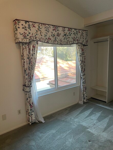 Building Photo - 1321 Calle Lozano