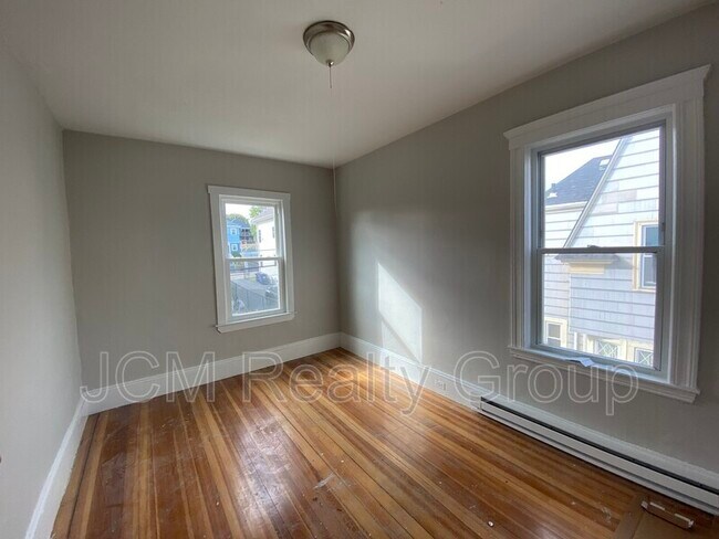 Building Photo - 48 Mora St