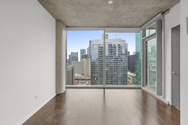 Building Photo - Beautiful streeterville condo