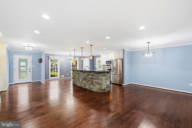 Building Photo - 12017 William and Mary Cir