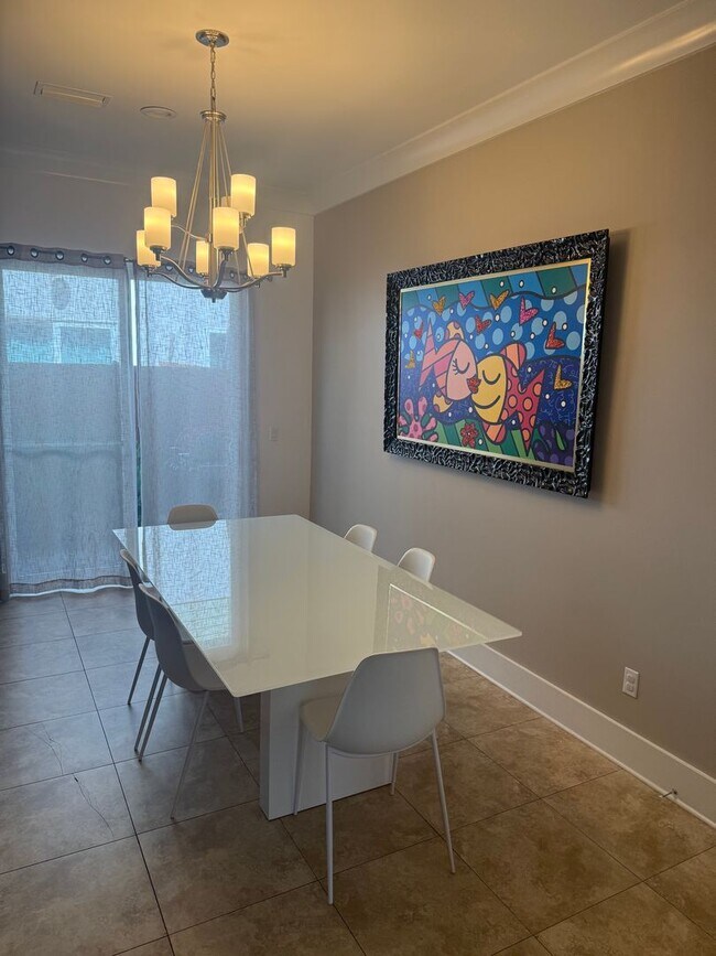 Building Photo - Updated Townhouse in Destin with Garage!