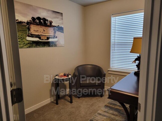 Building Photo - 5929 S Boddington Ln