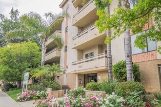 Building Photo - Sherman Oaks Renaissance