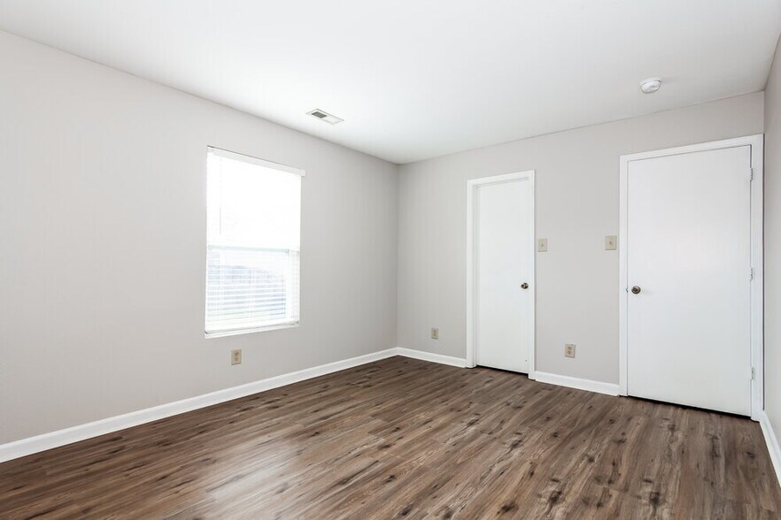 Building Photo - 1605 Bray Dr