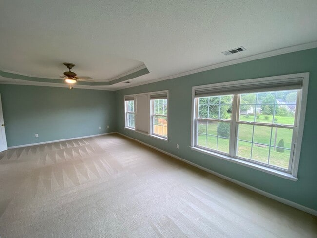 Building Photo - Simpsonville