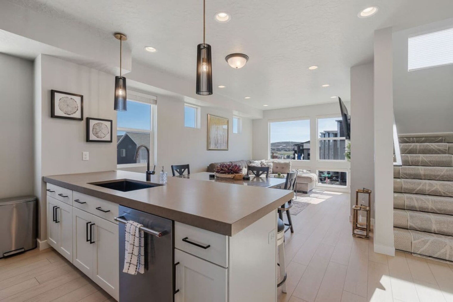 Building Photo - 6831 Silver Creek Dr