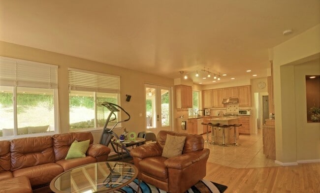 Building Photo - An Elegant impeccably maintained home with...