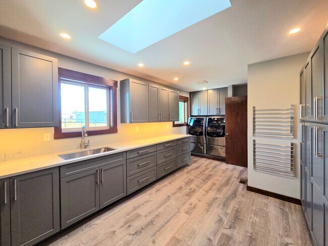 Building Photo - Massive House for Rent on a Cherry Orchard! Rental Options as a 4-bed or as two 2-beds!