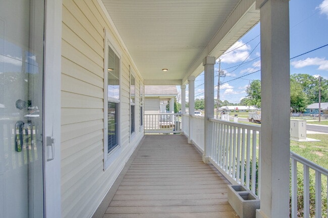 Building Photo - Don’t Miss This West Pensacola Rental — Open Floor Plan, Large Primary Suite, Outdoor Deck & Minu...