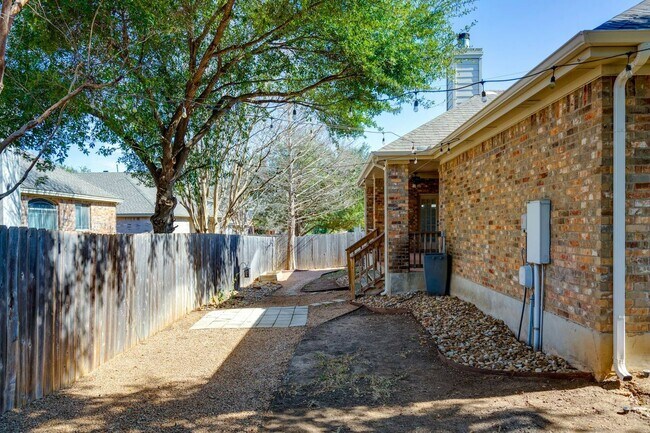 Building Photo - 2916 Alsatia Dr