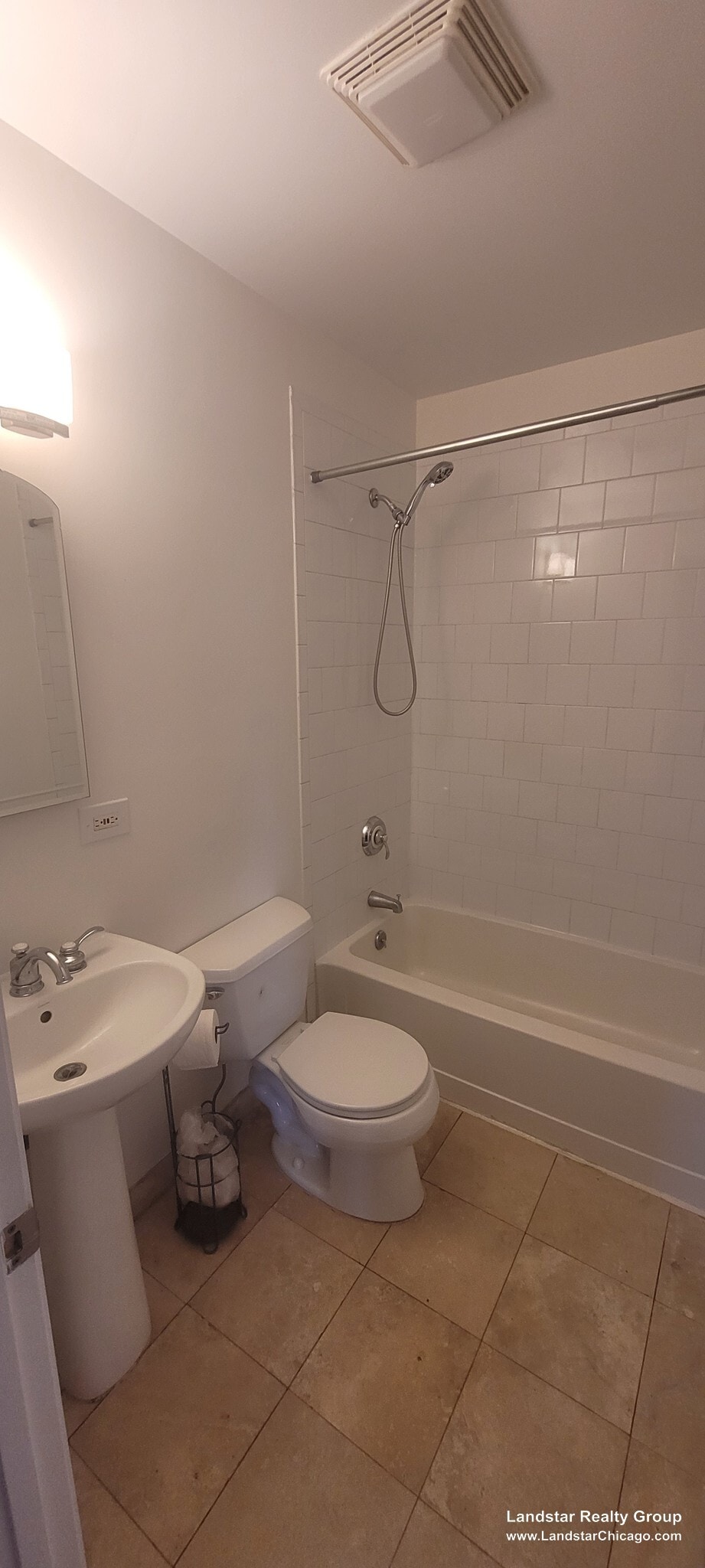 Building Photo - 4946 N Ridgeway Ave