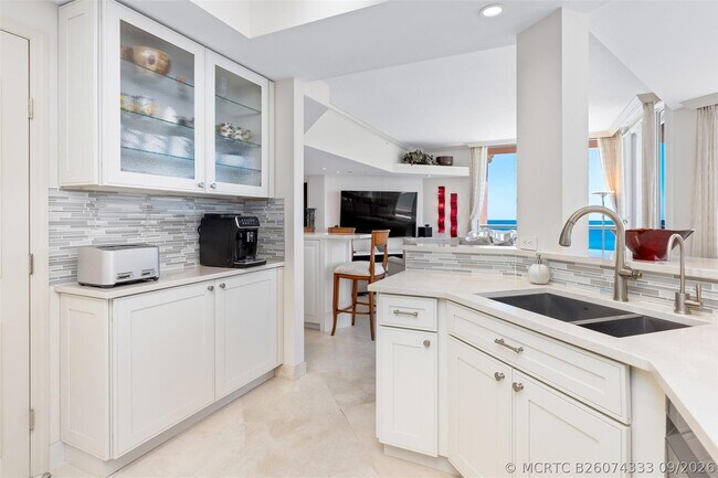 Building Photo - 2110 N Ocean Blvd