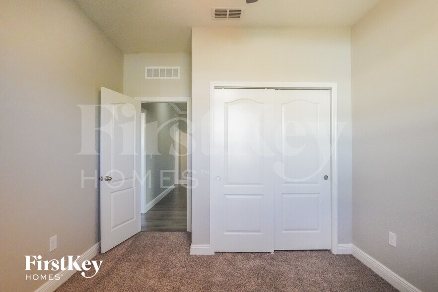 Building Photo - 11400 Wishing Well Ln