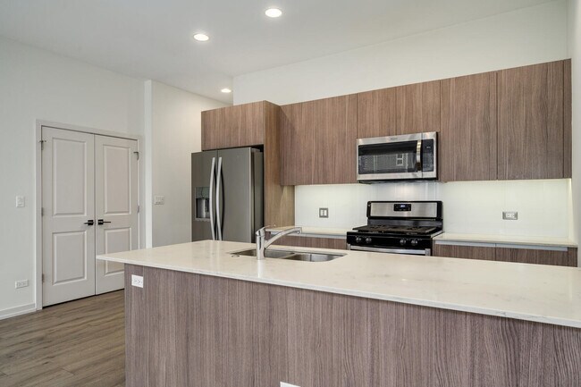 Building Photo - 4119 N Narragansett Ave