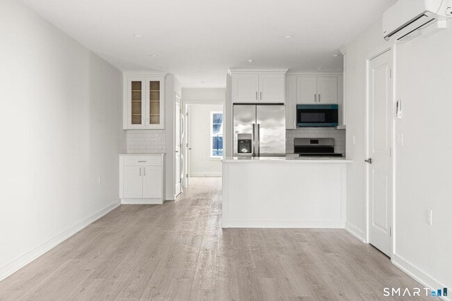 Building Photo - 27 Village Rd