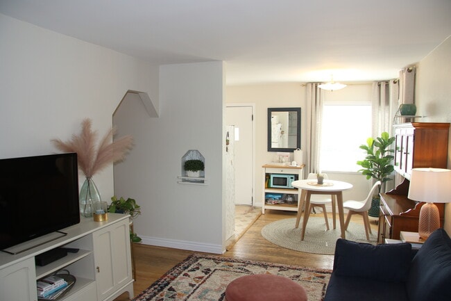 Building Photo - 2265 N Depew St