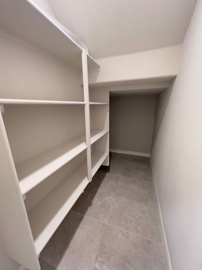 Building Photo - 4 bedroom, 2.5 bathroom home located in North West, Las Vegas