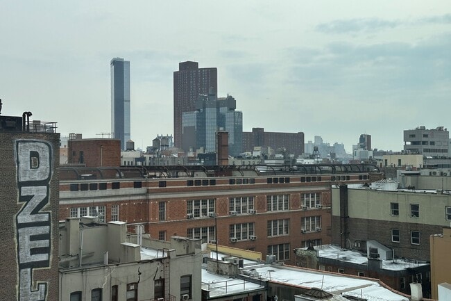 Building Photo - 161 Grand St