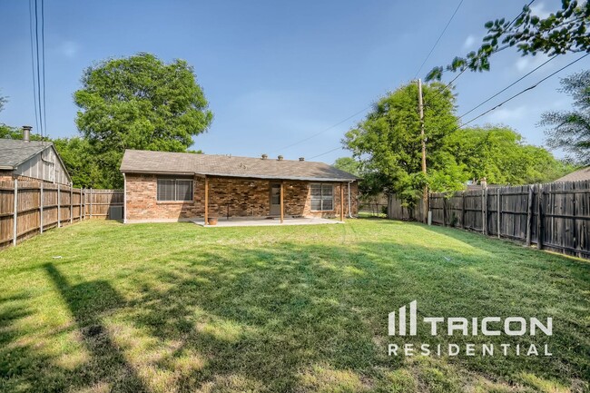 Building Photo - 7232 Harwick Ln