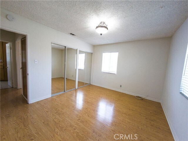Building Photo - 5802 N Vista St