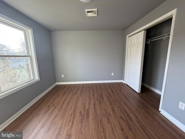 Building Photo - 5517 Schumacher Dr