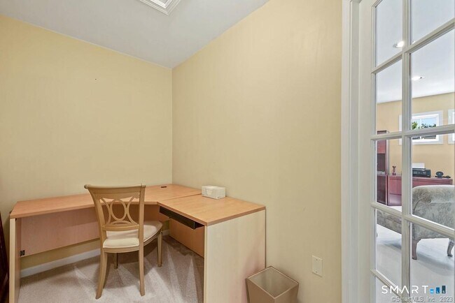 Building Photo - 1 Priorwood Gardens