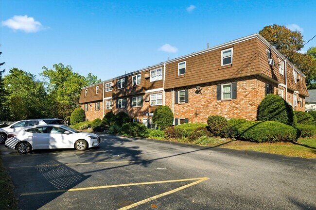 Building Photo - 504 River Rd