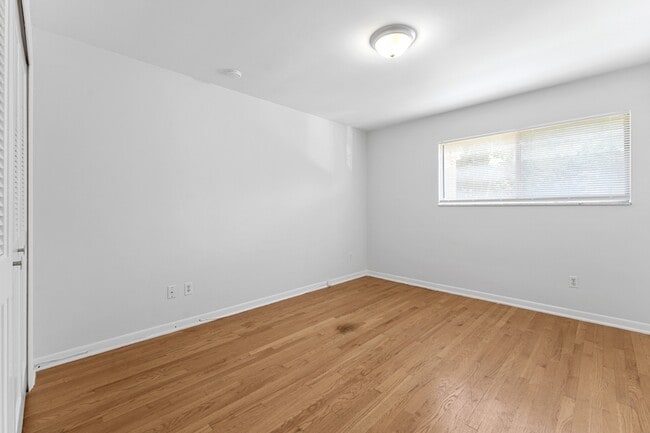 Building Photo - 930 Trombley Rd