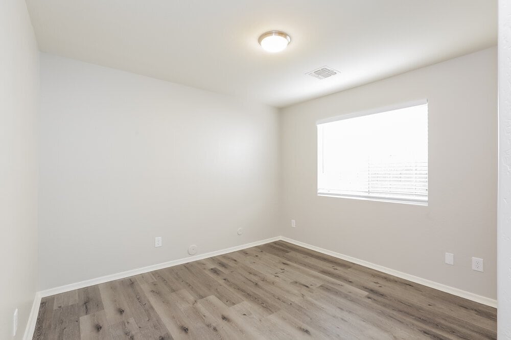 Building Photo - 6824 S 38th Dr