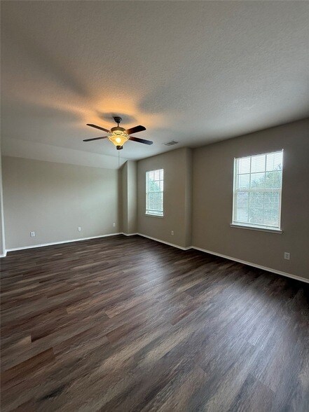 Building Photo - 9011 Plume Tree Dr