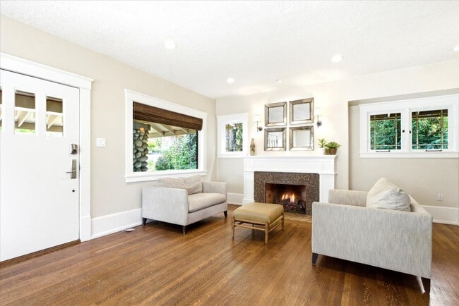 Building Photo - Federal Way