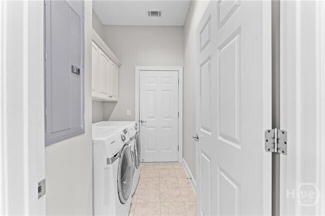 Building Photo - Richmond Hill 3 Bedrooms 2 1/2 Baths with Lagoon View, Screened Porch and Amenities