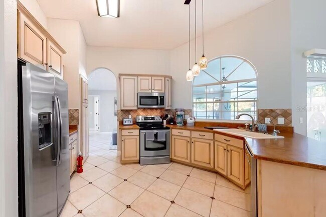 Building Photo - 102 Titan Dr