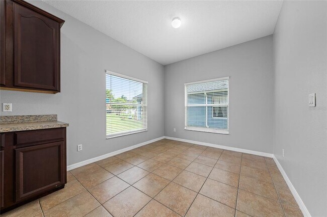 Building Photo - 1755 Plantation Oak Dr