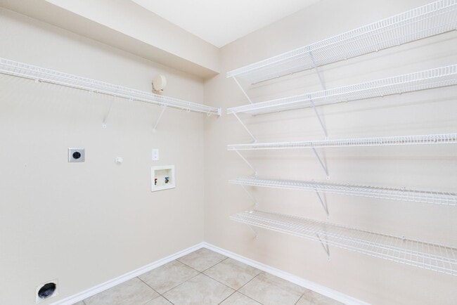 Building Photo - Well-Maintained 3-Bedroom Home – Ideal for Students & Professionals!