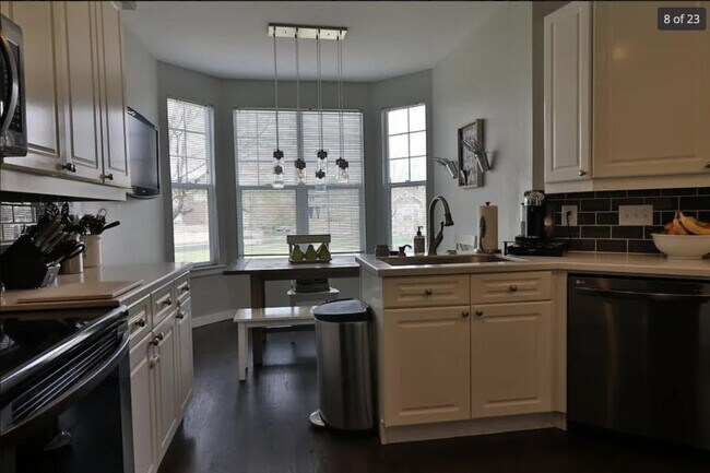 Building Photo - 2550 Winding River Dr