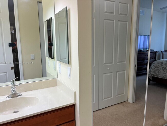 Building Photo - 3500 Oaks Clubhouse Dr