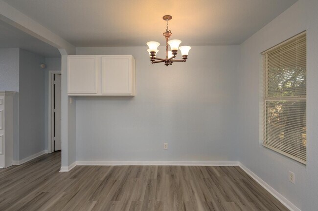 Building Photo - 2401 Haven Dr