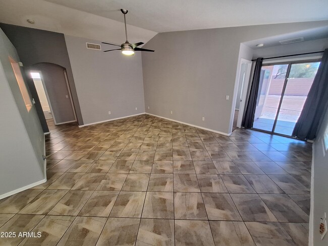 Building Photo - 13621 N 129th Dr