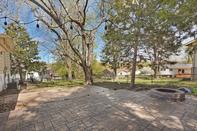 Building Photo - Spacious 4-Bedroom Home Near STL Airport i...