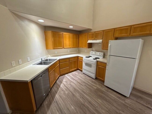 Building Photo - 1685 Lucinda Ave NE