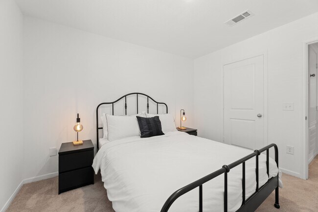 Building Photo - 16424 Big Hickory Dr