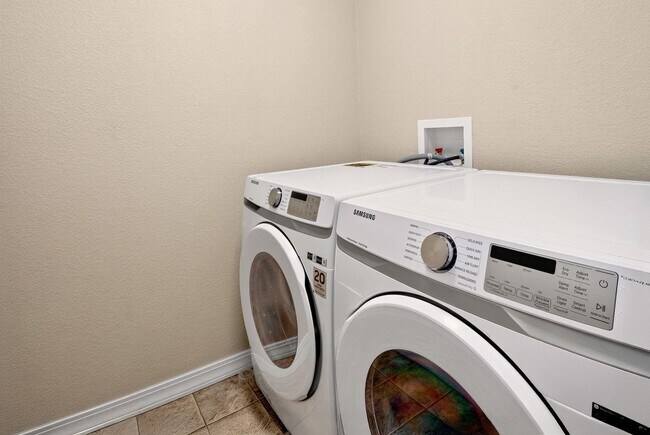 Building Photo - *Charming Gold Hill Mesa Townhome – 2 Bed ...